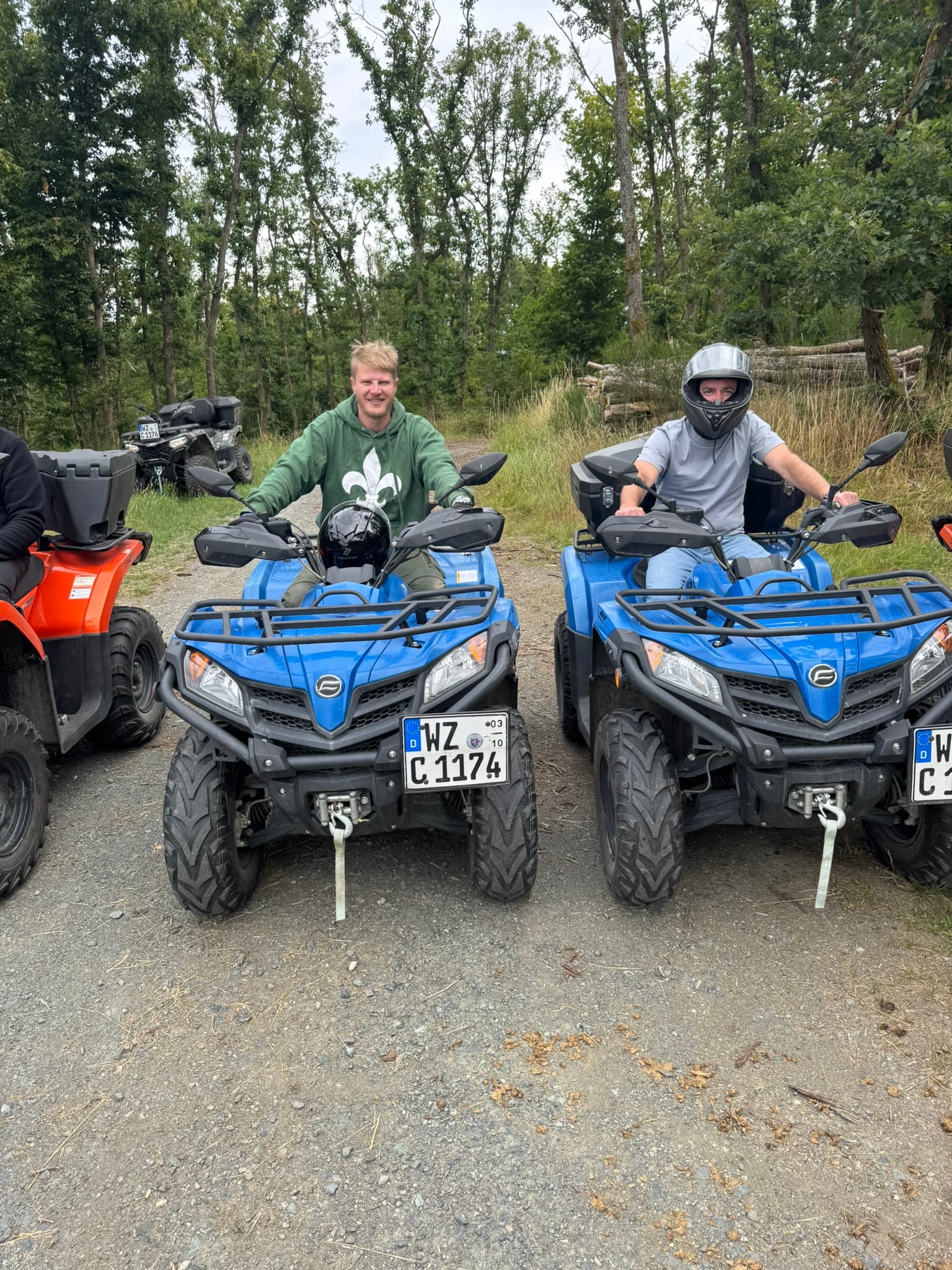Volle Power durch den Schlamm! 🏎️💨 #quadtouren #hessen #offroad