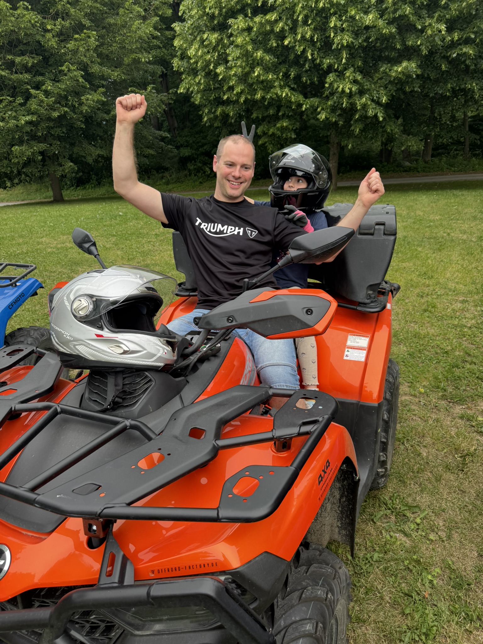 Abenteuerliche Quad Auffahrt im Taunus Waldgelände Offroad Action