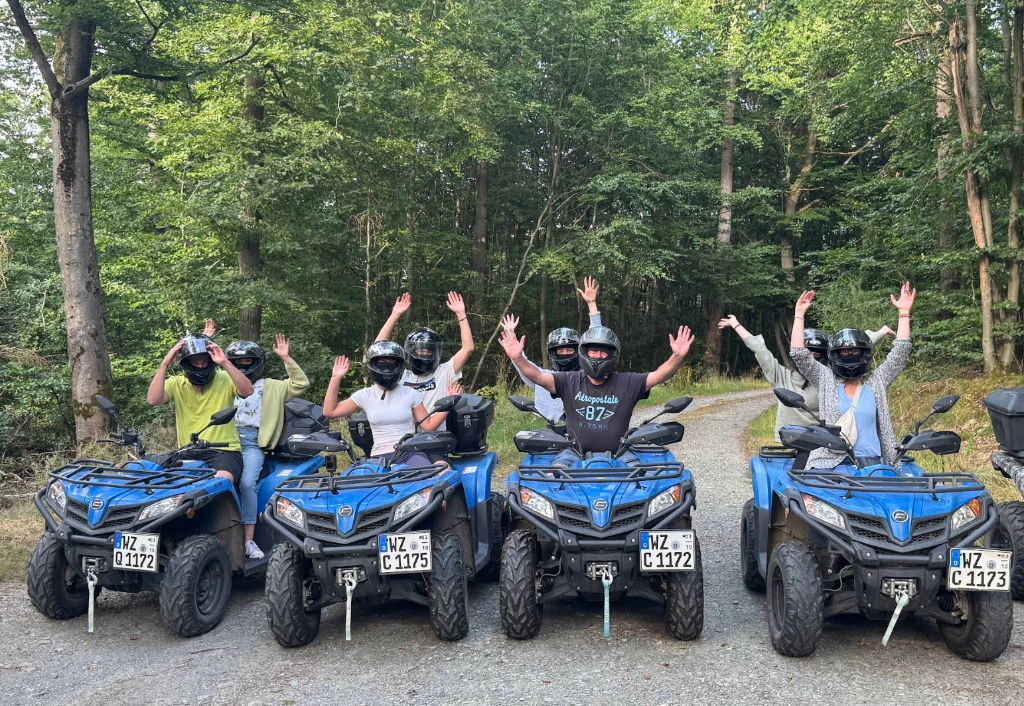 Quad Team Event Gruppe im Wald Offroad Abenteuer Hessen
